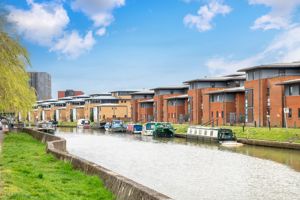 View over Fossdyke canal- click for photo gallery